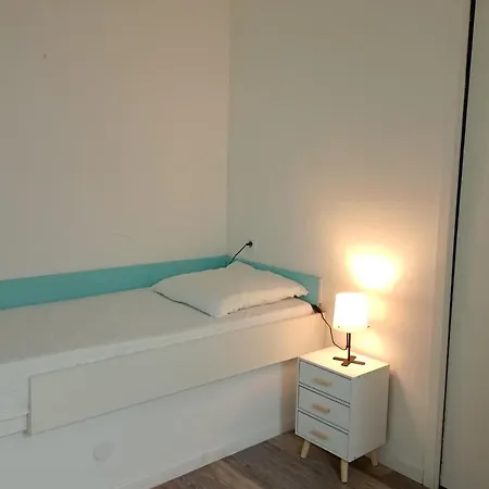 Apt With Pool Near Beach And Port * 아그