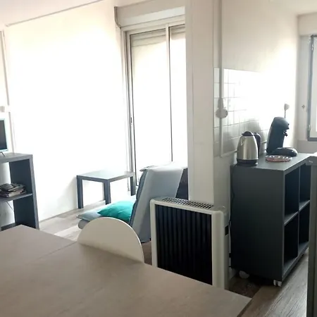 Apt With Pool Near Beach And Port 아파트