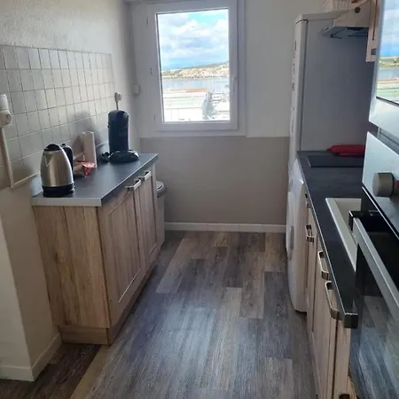 Apt With Pool Near Beach And Port 아파트